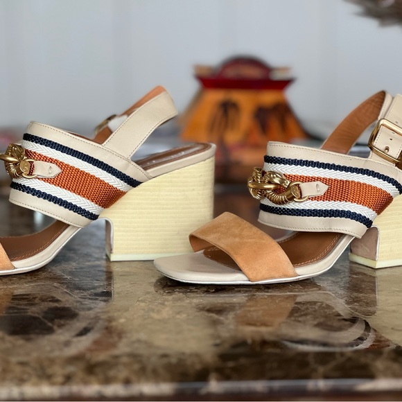 Tory Burch gold buckets Sandals - Picture 6 of 8